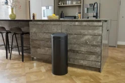 Brabantia Touch Bin New 30 L, Confident Grey< Pedaalemmers