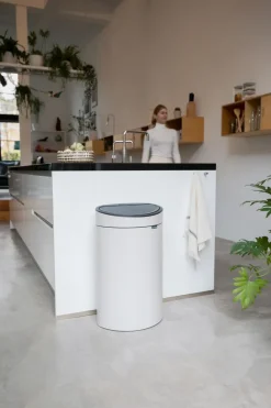 Brabantia Touch Bin prullenbak 40 liter, Soft Beige< Pedaalemmers