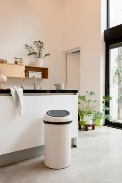 Brabantia Touch Bin prullenbak rond 60 liter, Soft Beige< Pedaalemmers