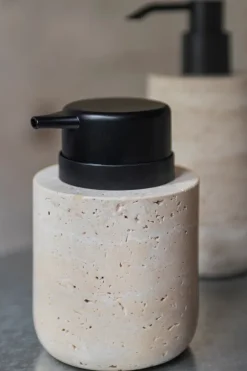 Mette Ditmer Travertine zeepdispenser 12,5 cm, Linnen< Zeepdispensers & Zeepschaaltjes