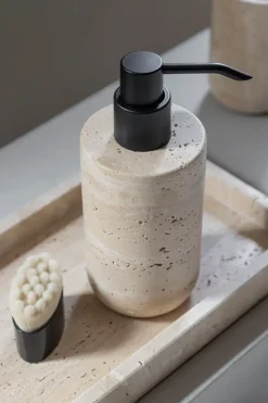 Mette Ditmer Travertine zeepdispenser 17,5 cm, Linnen< Zeepdispensers & Zeepschaaltjes