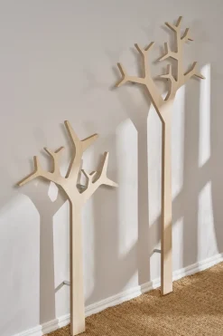 Swedese Tree wall wandgemonteerde kapstok 134 cm, Witgepigmenteerd dennenhout< Kapstokken & Hangrekken