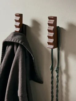 Ferm Living Unda haak 2-pack, Donkerbruin< Haken & Hangers