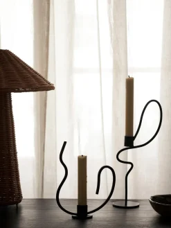 Ferm Living Valse kandelaar high, Zwart< Kandelaars