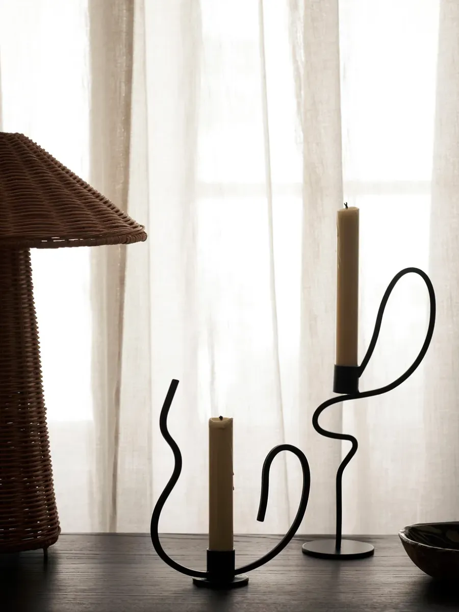 Ferm Living Valse kandelaar high, Zwart< Kandelaars