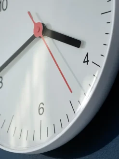 HAY Wall Clock wandklok Ø26,5 cm, White< Wandklokken