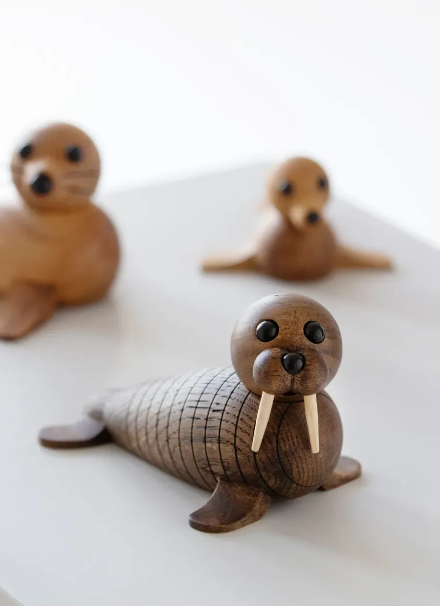 Spring Copenhagen Wally decoratie walrus, Eikenhout< Houten Beelden