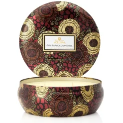 Voluspa 3-wick in a tin kaars 60 uur, Goji & Tarocco Orange< Geurkaarsen & Aroma Diffusers