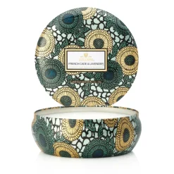 Voluspa 3-wick in a tin kaars 60 uur, French Cade & Lavender< Geurkaarsen & Aroma Diffusers