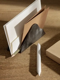 Ferm Living Yama brievenbak, Zwart aluminium< Dozen & Boxen
