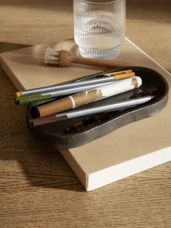 Ferm Living Yama dienblad ovaal 9,5x19 cm, Zwart aluminium< Decoratieve Accessoires|Decoratieve Dienbladen