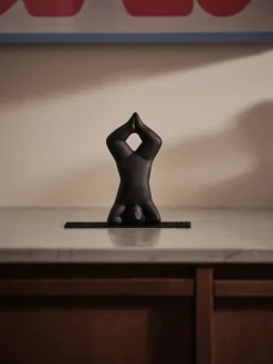 Design House Stockholm Yoga decoratie no. 3, Black< Sculpturen & Porseleinen Beelden